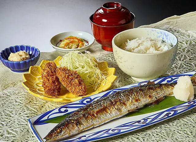 写真：生さんま かきフライ定食