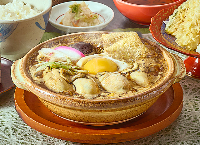 写真：味噌煮込み・二八そば・麺